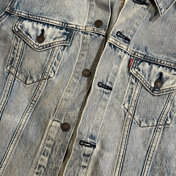 NWT Levi’s Denim Jacket - Picture 2 of 5